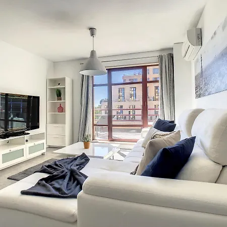 Apartment Ocean Breeze By Lovelystay
