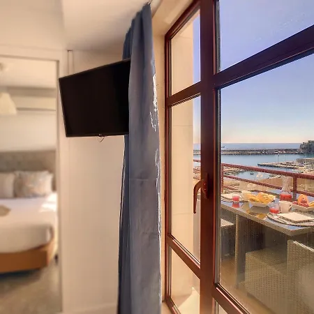 Ocean Breeze - Harbor Sea View By Lovelystay